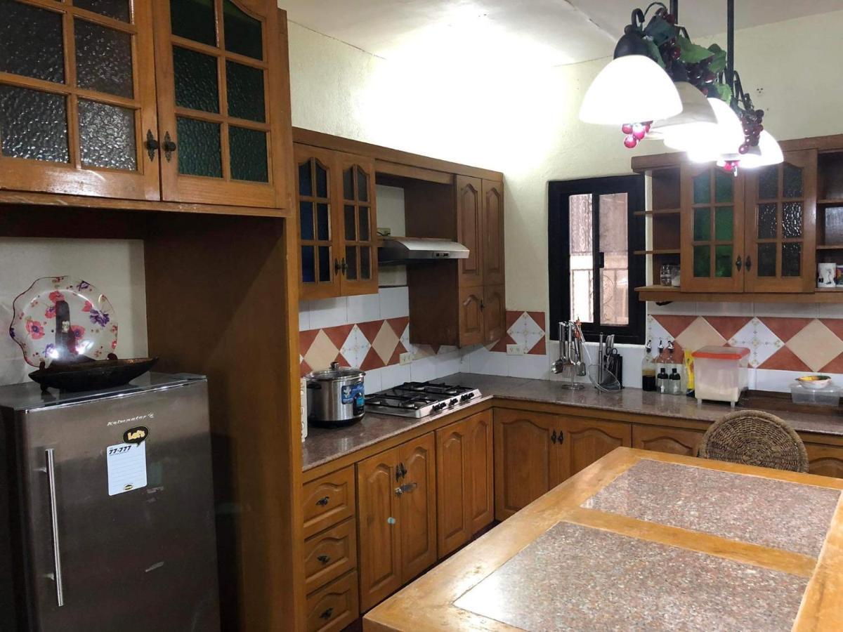 Tagaytay Bnr Guesthouse 4Br With Balcony 12-14 Guest Tagaytay City Exterior foto